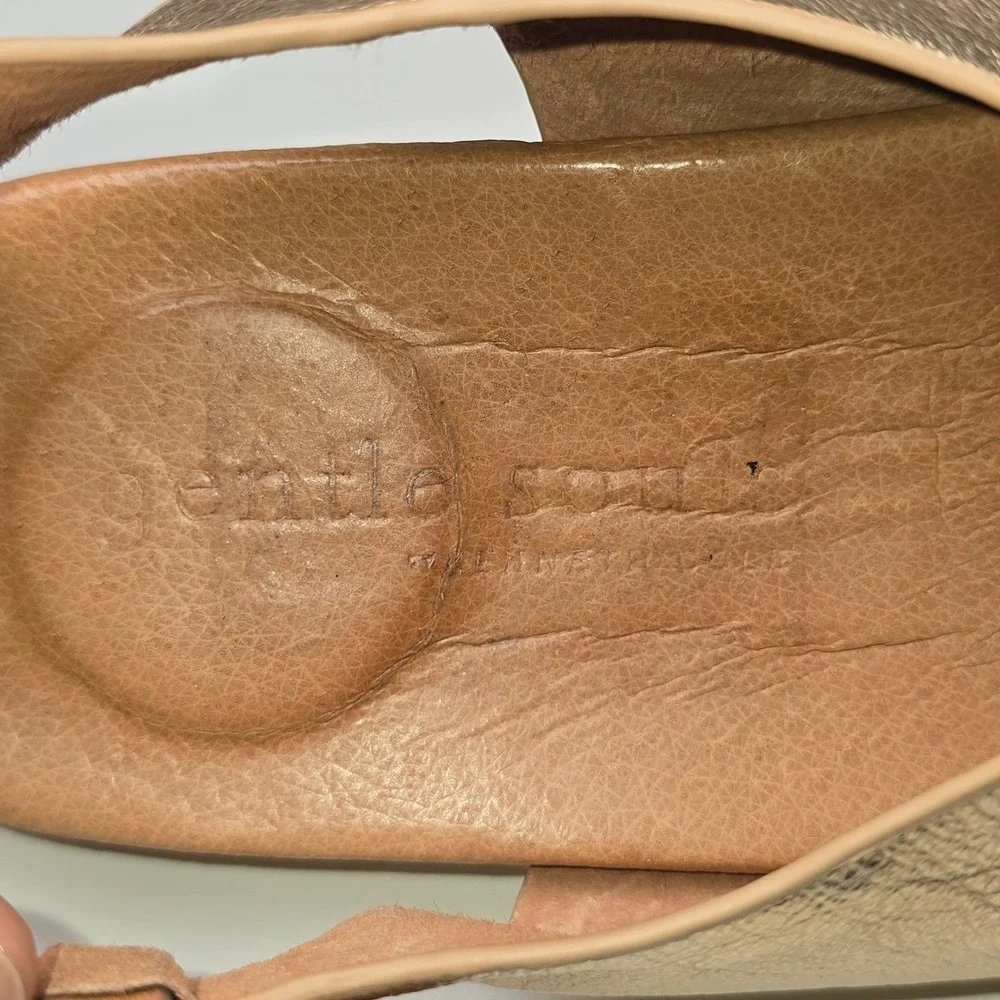 Gentle Souls Kenneth Cole Wedge Sandal Womens 9 Metallic Rose Gold Platform